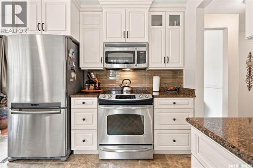2715 Arlington Avenue, Saskatoon, SK - Indoor Photo Showing Kitchen With Stainless Steel Kitchen With Upgraded Kitchen