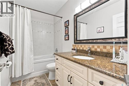 2715 Arlington Avenue, Saskatoon, SK - Indoor Photo Showing Bathroom