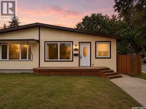 2715 Arlington Avenue, Saskatoon, SK - Outdoor