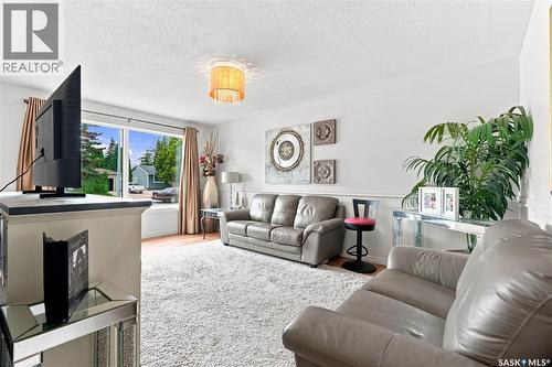 2715 Arlington Avenue, Saskatoon, SK - Indoor Photo Showing Living Room