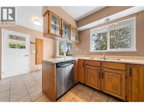 753 E 9Th Street, North Vancouver, BC - Indoor Photo Showing Kitchen With Double Sink