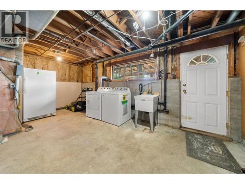 753 E 9Th Street, North Vancouver, BC - Indoor Photo Showing Laundry Room