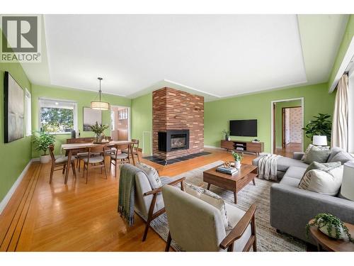 753 E 9Th Street, North Vancouver, BC - Indoor Photo Showing Living Room With Fireplace