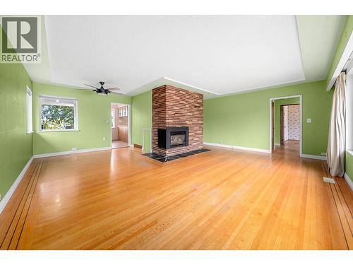 753 E 9Th Street, North Vancouver, BC - Indoor Photo Showing Living Room With Fireplace