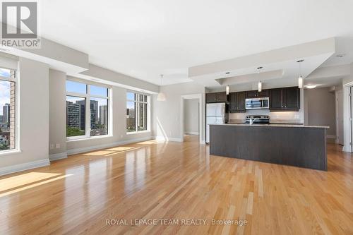 The sun shines in so nicely here as is - 1003 - 245 Kent Street N, Ottawa, ON - Indoor Photo Showing Kitchen