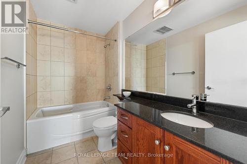 4 piece mainbath as is - 1003 - 245 Kent Street N, Ottawa, ON - Indoor Photo Showing Bathroom