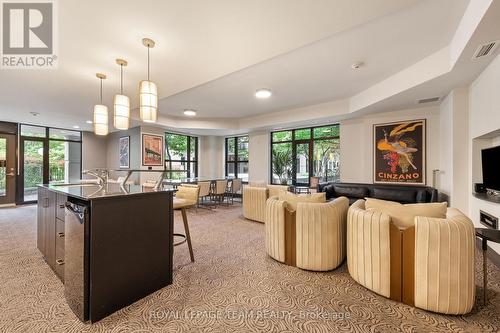 Entertaining Space with walkout to patio - 1003 - 245 Kent Street N, Ottawa, ON - Indoor