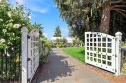 549 Memorial Ave Qualicum Beach, BC V9K 1K3