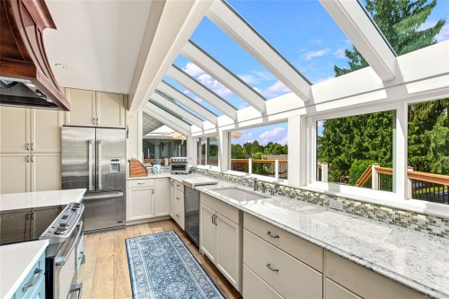 549 Memorial Ave, Qualicum Beach, BC 