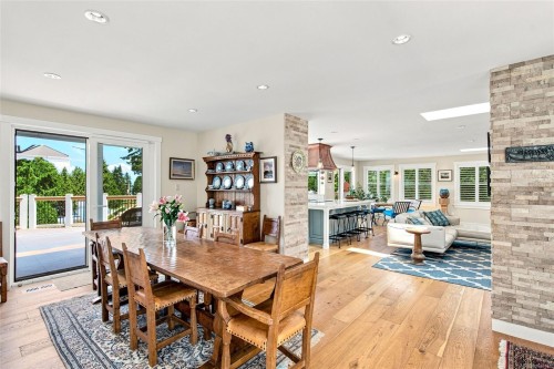 549 Memorial Ave, Qualicum Beach, BC 