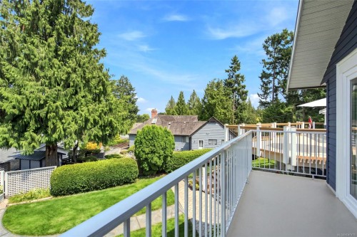549 Memorial Ave, Qualicum Beach, BC 