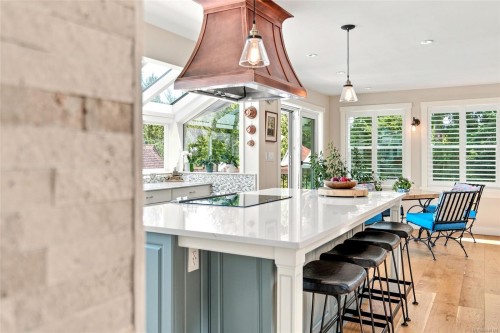 549 Memorial Ave, Qualicum Beach, BC 