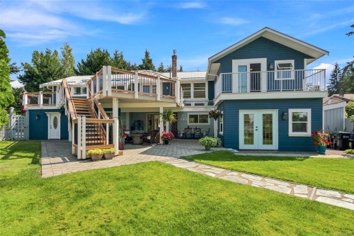549 Memorial Ave, Qualicum Beach, BC 