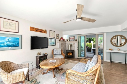549 Memorial Ave, Qualicum Beach, BC 