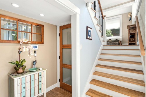 549 Memorial Ave, Qualicum Beach, BC 