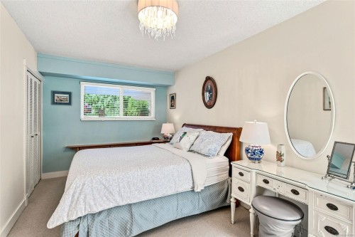 549 Memorial Ave, Qualicum Beach, BC 