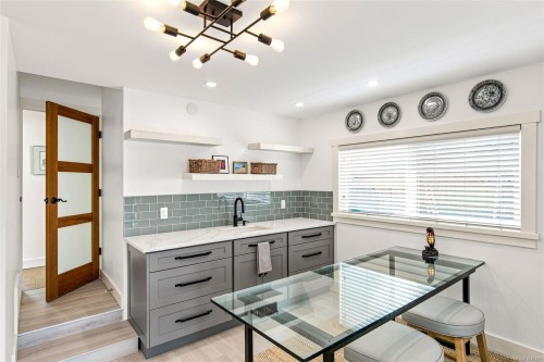 549 Memorial Ave, Qualicum Beach, BC 