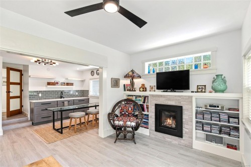 549 Memorial Ave, Qualicum Beach, BC 