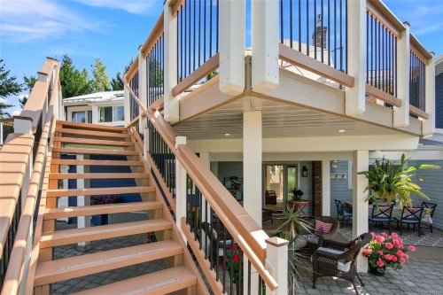 549 Memorial Ave, Qualicum Beach, BC 