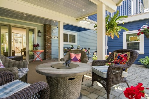 549 Memorial Ave, Qualicum Beach, BC 