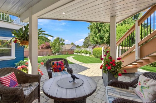 549 Memorial Ave, Qualicum Beach, BC 