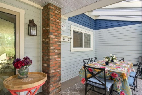 549 Memorial Ave, Qualicum Beach, BC 