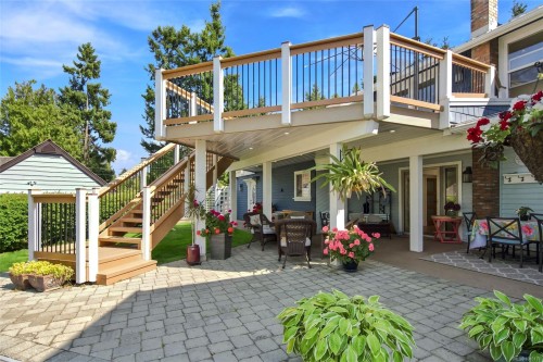 549 Memorial Ave, Qualicum Beach, BC 