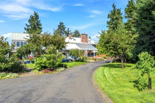 549 Memorial Ave, Qualicum Beach, BC 