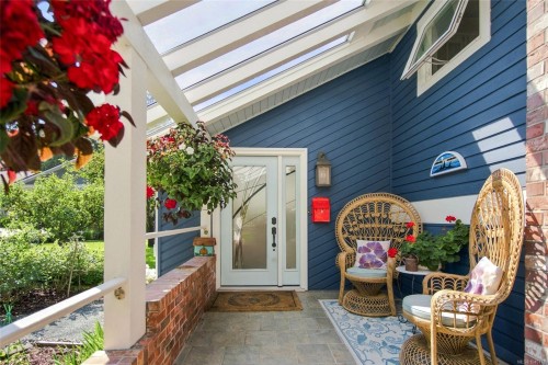 549 Memorial Ave, Qualicum Beach, BC 