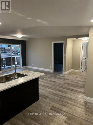 3815 PORTAGE ROAD , Niagara Falls (Stamford), Ontario L2J 2L1 2