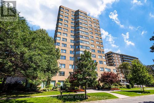 912 - 4 PARK VISTA DRIVE  Toronto, ON M4B 3M8