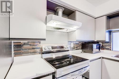 912 - 4 Park Vista Drive, Toronto, ON - Indoor Photo Showing Kitchen