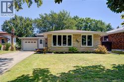9 WINDING Way  Brantford, ON N3R 3S1