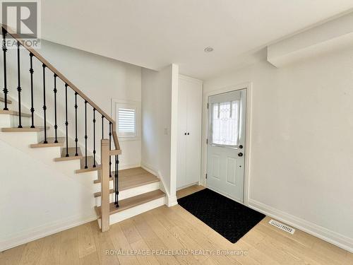29 ROSITA CRESCENT , Toronto, Ontario M1L 1X7 2