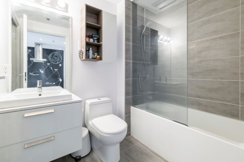 Bathroom - 1703-1211 Rue Drummond, Montréal (Ville-Marie), QC - Indoor Photo Showing Bathroom