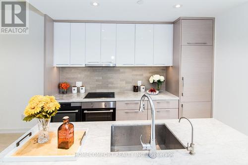 4703 - 488 University Avenue, Toronto, ON - Indoor Photo Showing Kitchen With Upgraded Kitchen