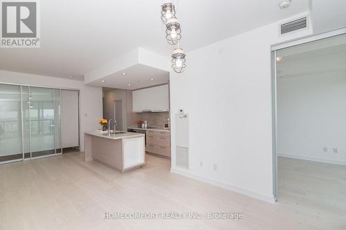 4703 - 488 University Avenue, Toronto, ON - 