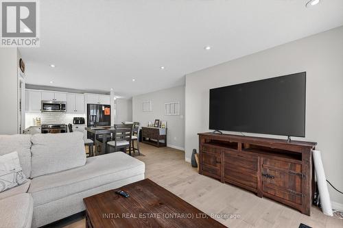 7 Cortland Terrace, St. Thomas, ON - Indoor Photo Showing Living Room