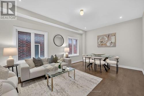 1048 Barton Way, Innisfil, ON - Indoor Photo Showing Living Room