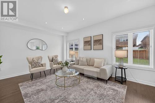 1048 Barton Way, Innisfil, ON - Indoor Photo Showing Living Room