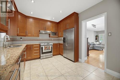 6089 Carradine Court, Mississauga, ON - Indoor Photo Showing Kitchen With Stainless Steel Kitchen