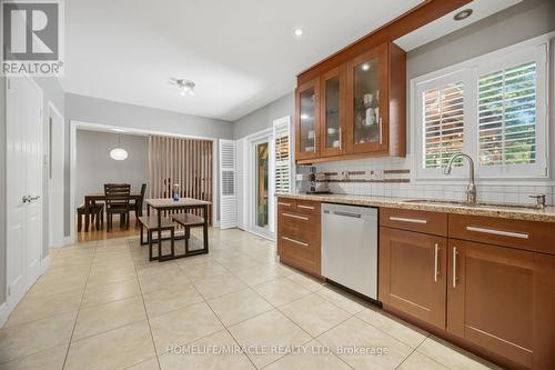 6089 Carradine Court, Mississauga, ON - Indoor Photo Showing Kitchen