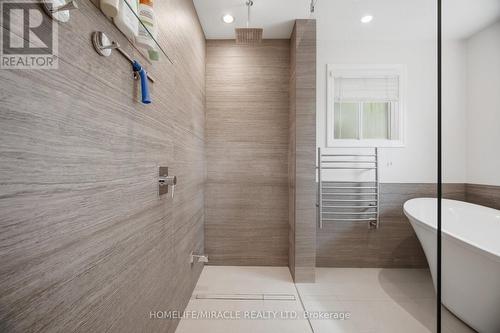 6089 Carradine Court, Mississauga, ON - Indoor Photo Showing Bathroom