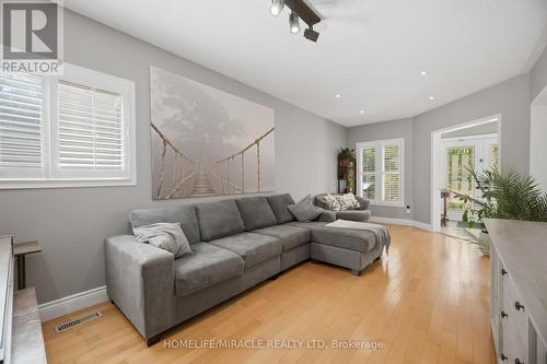 6089 Carradine Court, Mississauga, ON - Indoor Photo Showing Living Room