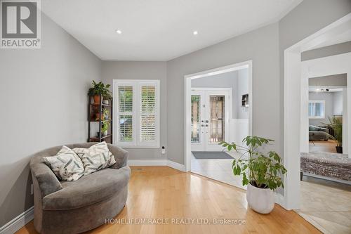 6089 Carradine Court, Mississauga, ON - Indoor Photo Showing Living Room