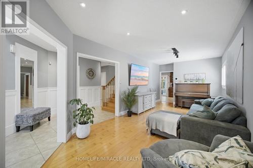 6089 Carradine Court, Mississauga, ON - Indoor Photo Showing Living Room