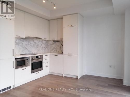 2001 - 38 HONEYCRISP CRESCENT , Vaughan, Ontario L4K 0M8 5
