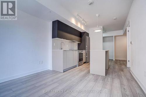 431 - 8 Tippet Road, Toronto, ON - Indoor Photo Showing Kitchen