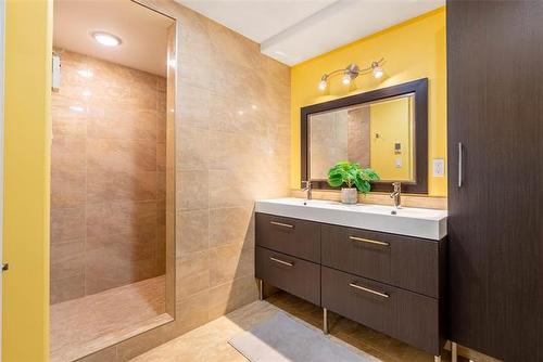 162 Audette Dr, Winnipeg, MB - Indoor Photo Showing Bathroom