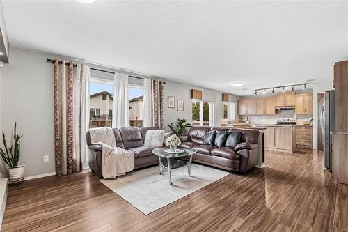 162 Audette Dr, Winnipeg, MB - Indoor Photo Showing Living Room